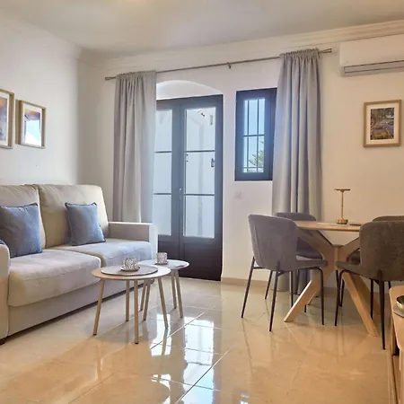 Casa Sofia Capistrano Village - Terrace & Pool Views 아파트